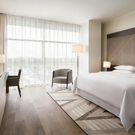 Hotel Sheraton Milan Malpensa Airport & Conference Centre 4*