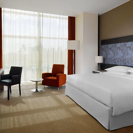 Sheraton Milan Malpensa Airport & Conference Centre Hotel 4*